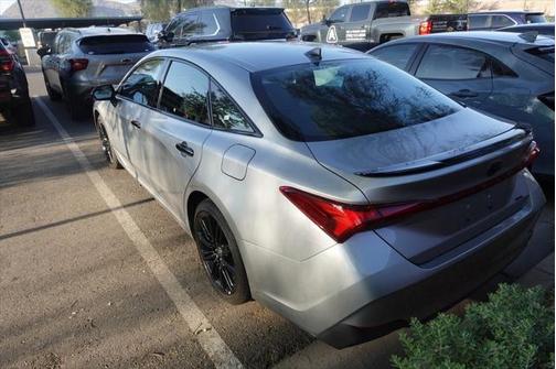 2022 Toyota Avalon Hybrid XSE