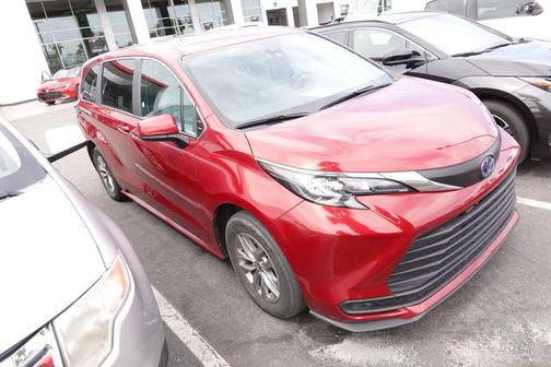 Ruby Flare Pearl 2025 Toyota Sienna LE