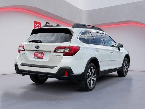 Crystal White Pearl 2018 Subaru Outback 3.6R Limited