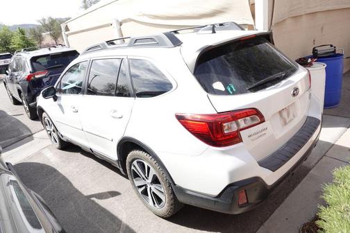 Crystal White Pearl 2018 Subaru Outback 3.6R Limited