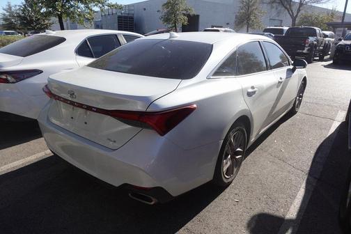 2022 Toyota Avalon XLE