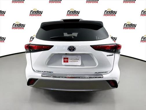 2022 Toyota Highlander Hybrid Platinum