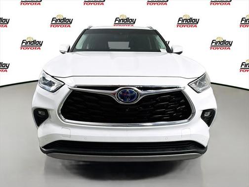 2022 Toyota Highlander Hybrid Platinum