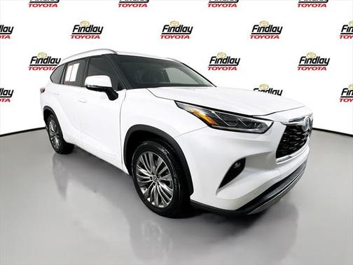 2022 Toyota Highlander Hybrid Platinum