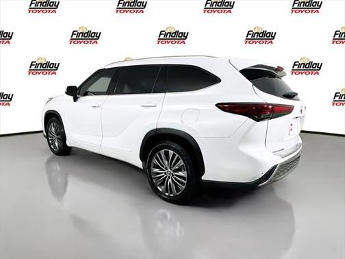 2022 Toyota Highlander Hybrid Platinum