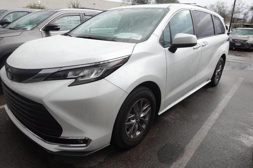 2023 Toyota Sienna XLE