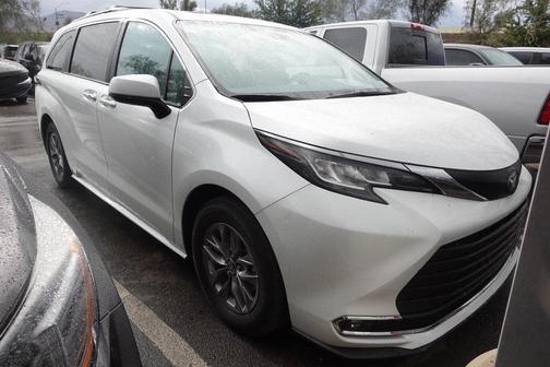2023 Toyota Sienna XLE
