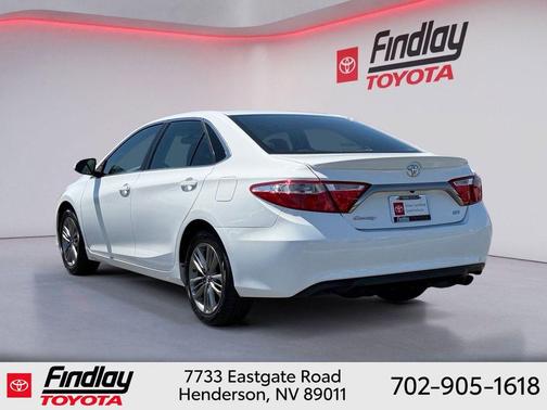 Super White 2017 Toyota Camry SE