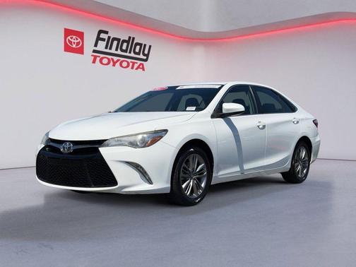 Super White 2017 Toyota Camry SE