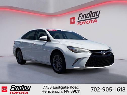 Super White 2017 Toyota Camry SE
