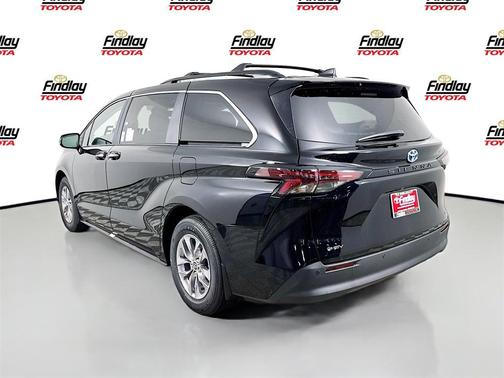2025 Toyota Sienna XLE 8 Passenger