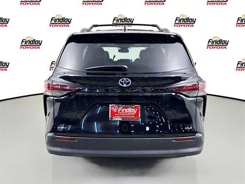 2025 Toyota Sienna XLE 8 Passenger