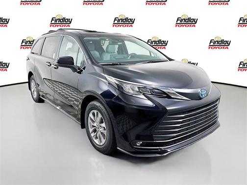 2025 Toyota Sienna XLE 8 Passenger