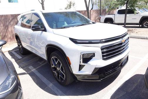Iridescent Pearl Tricoat 2025 Chevrolet Traverse High Country