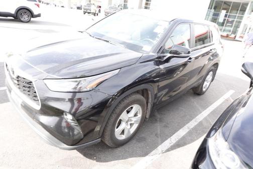 Midnight Black Metallic 2024 Toyota Highlander LE