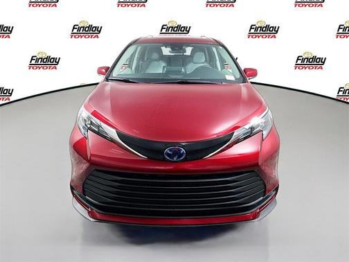 2024 Toyota Sienna LE