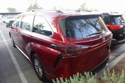 2024 Toyota Sienna LE