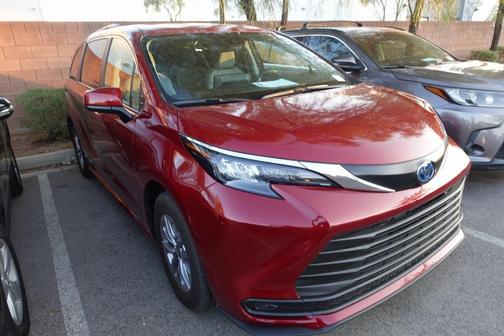 2024 Toyota Sienna LE