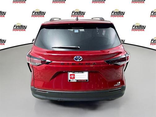2024 Toyota Sienna LE
