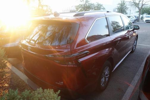 2024 Toyota Sienna LE