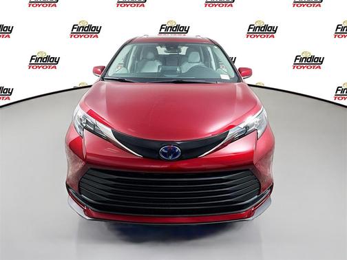 2024 Toyota Sienna LE