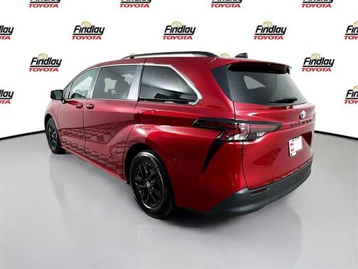 2024 Toyota Sienna LE