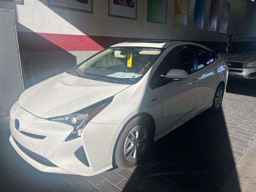 Blizzard Pearl 2018 Toyota Prius Four