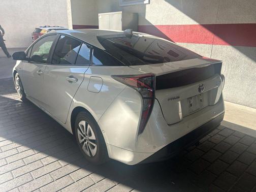 Blizzard Pearl 2018 Toyota Prius Four