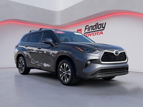 Magnetic Gray Metallic 2025 Toyota Highlander Hybrid XLE