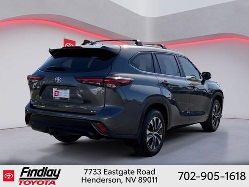 Magnetic Gray Metallic 2025 Toyota Highlander Hybrid XLE