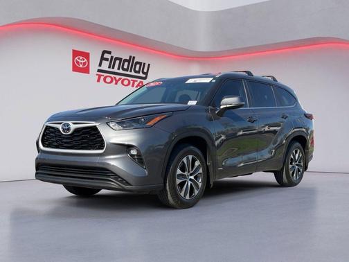 Magnetic Gray Metallic 2025 Toyota Highlander Hybrid XLE