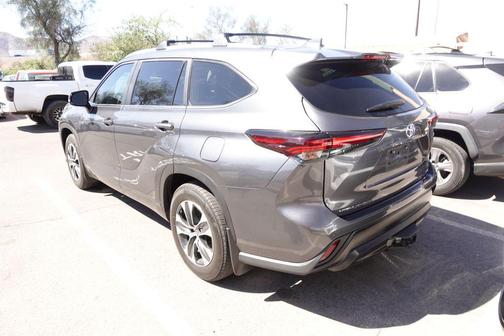 Magnetic Gray Metallic 2025 Toyota Highlander Hybrid XLE