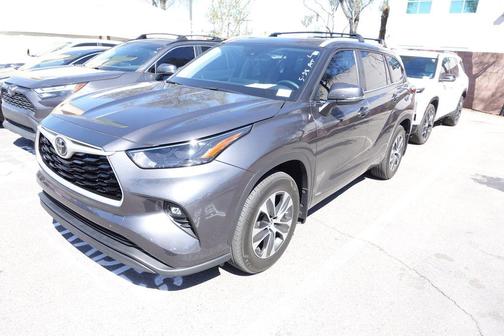 Magnetic Gray Metallic 2025 Toyota Highlander Hybrid XLE