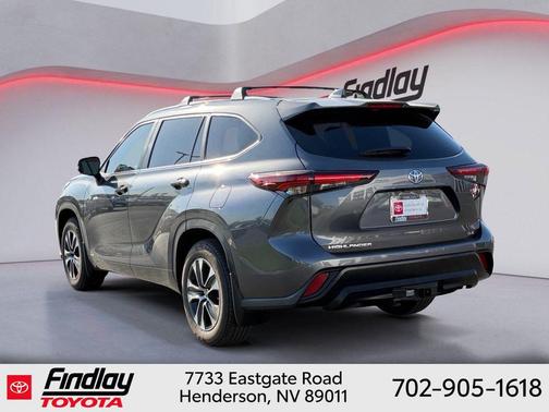 Magnetic Gray Metallic 2025 Toyota Highlander Hybrid XLE