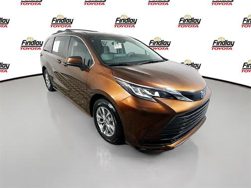 2022 Toyota Sienna LE