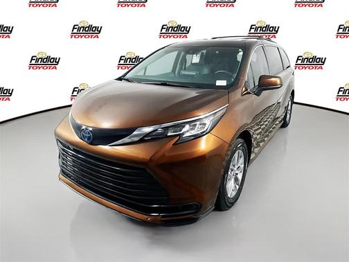 2022 Toyota Sienna LE