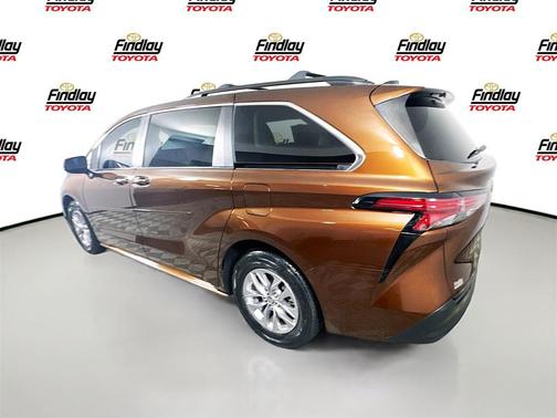 2022 Toyota Sienna LE