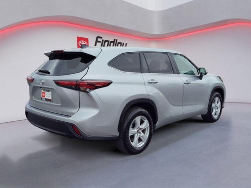 Celestial Silver Metallic 2025 Toyota Highlander LE