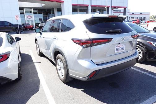 Celestial Silver Metallic 2025 Toyota Highlander LE