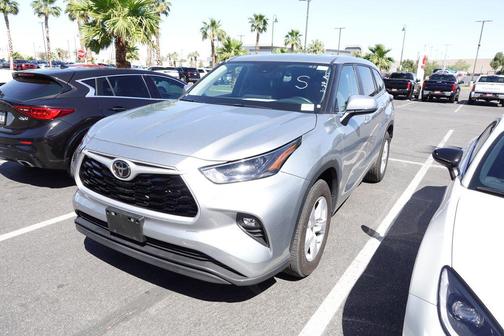 Celestial Silver Metallic 2025 Toyota Highlander LE