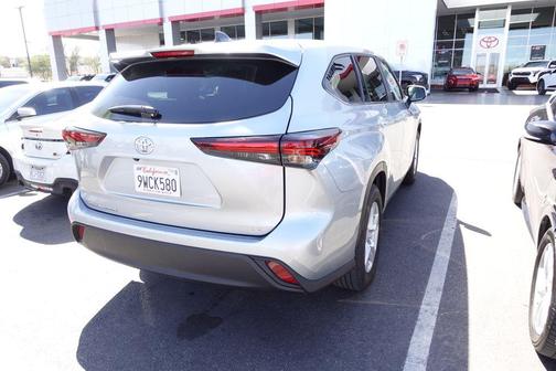 Celestial Silver Metallic 2025 Toyota Highlander LE