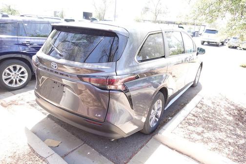 Magnetic Gray Metallic 2025 Toyota Sienna LE