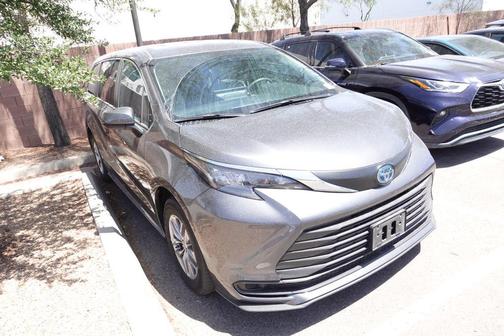 Magnetic Gray Metallic 2025 Toyota Sienna LE