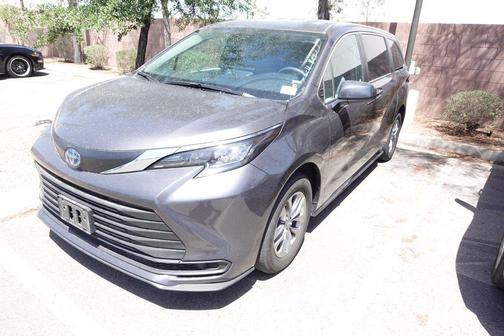 Magnetic Gray Metallic 2025 Toyota Sienna LE