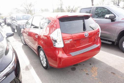 2014 Toyota Prius v Five