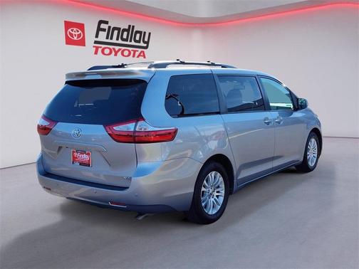 2017 Toyota Sienna XLE