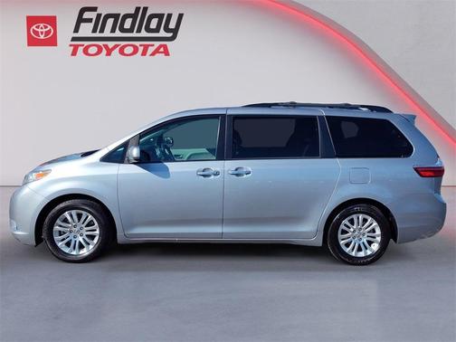 2017 Toyota Sienna XLE