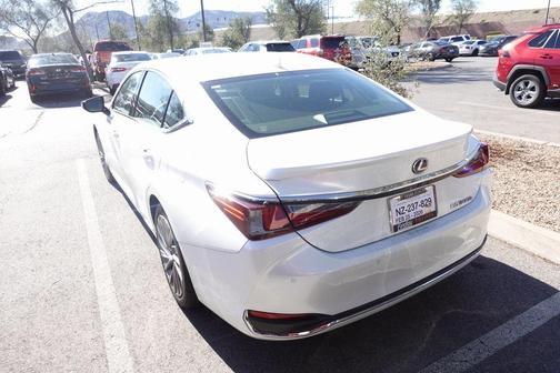 2019 Lexus ES 300h Luxury