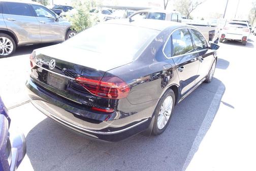 Deep Black Pearl 2017 Volkswagen Passat 1.8T SE