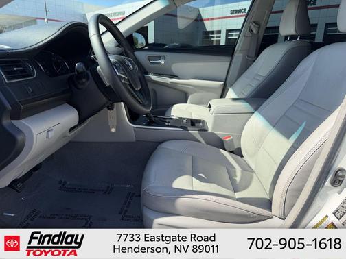 Blizzard Pearl 2017 Toyota Camry XLE